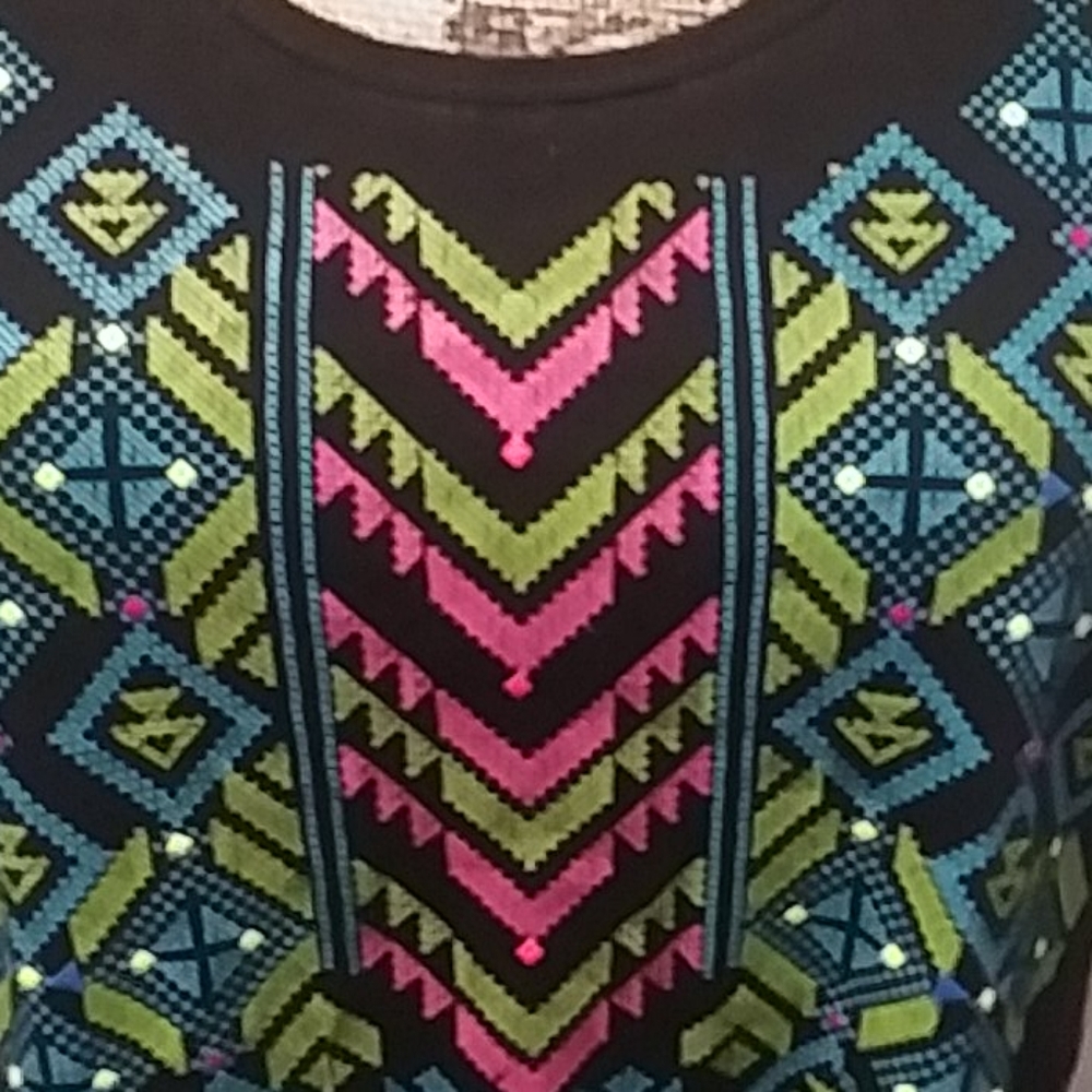 🌹3/$15 Bright Aztec Tank Top - Picture 2 of 3